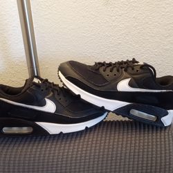 Nike Air Max Size 6 Mens.  7.5 Women $35