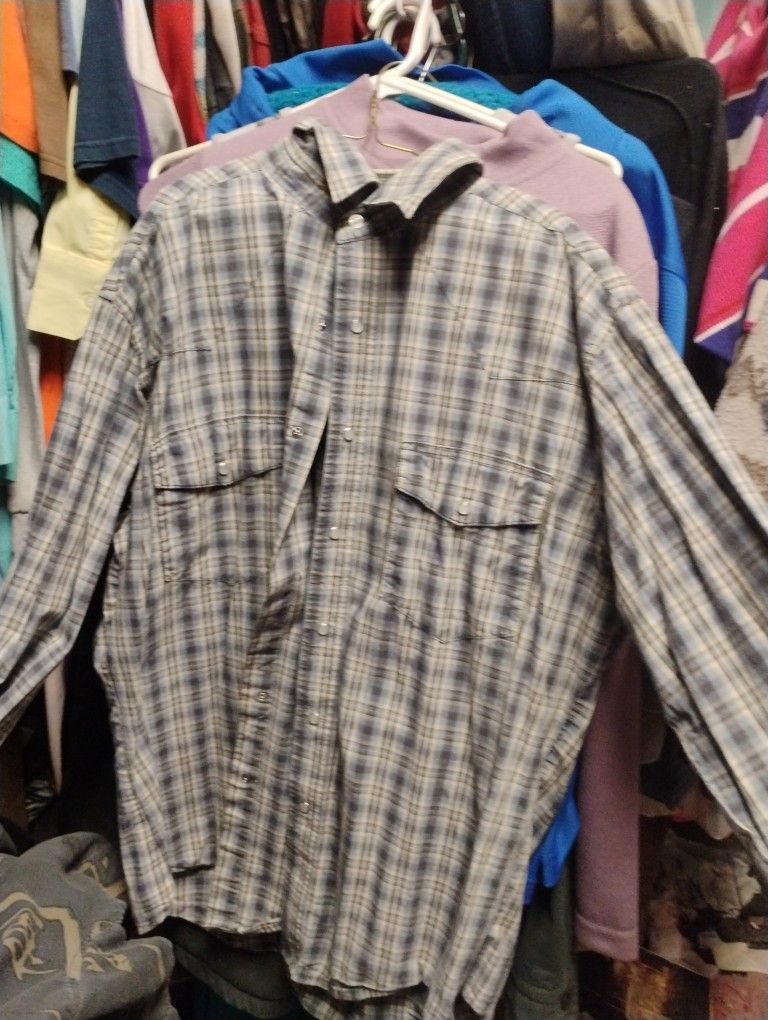 Men's Long Sleeve Button Up Wrangler Shirt Size Medum
