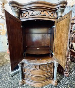 AICO By Michael Amini TORINO Armoire