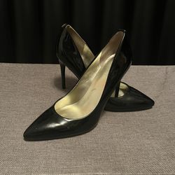 KAYDEN4. Shiny sexy, Black colored pumps/stilettos. Worn a few times. 4" heel. Size 8M