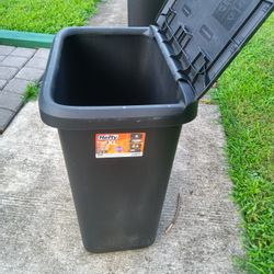 H E F T Y 20 Gallon Extra Large Trash Can