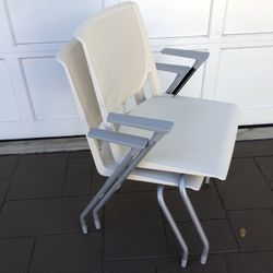Poly Guest Chair