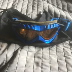 Snow boarding goggles 