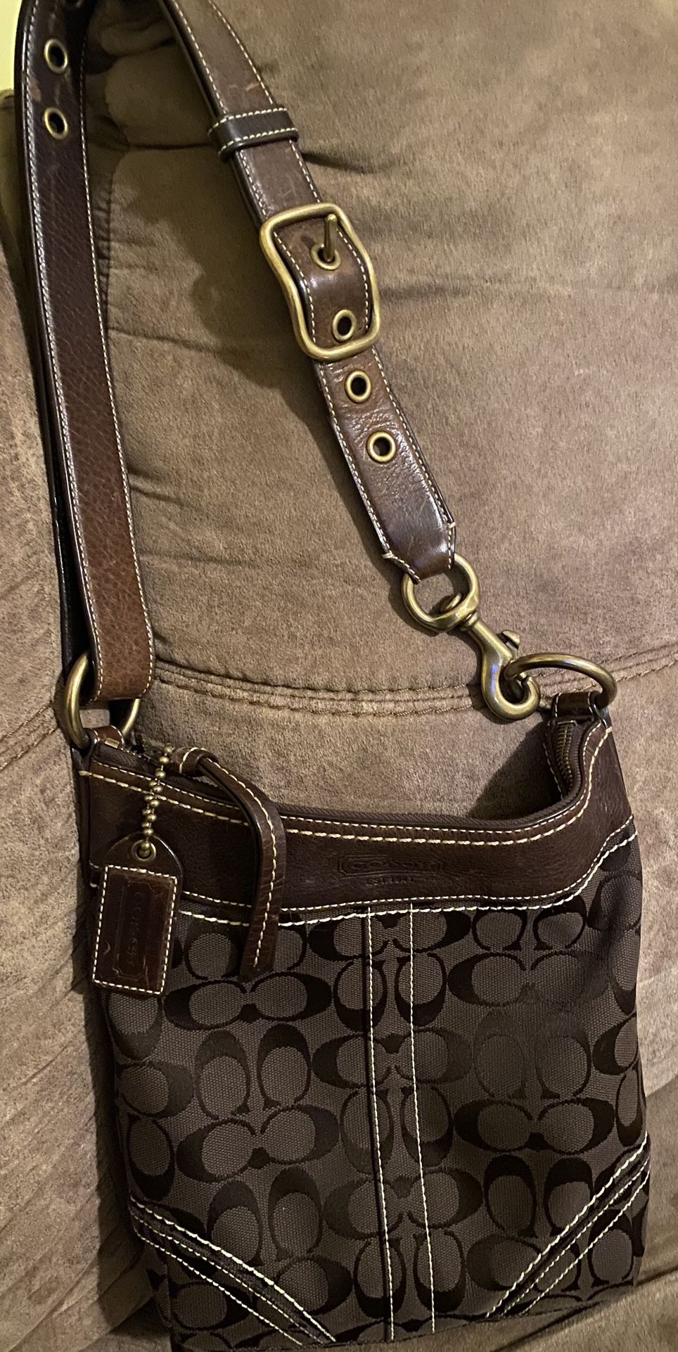 COACH Crossbody Brown purse,used but in excellent condition! Brass buckle w/ strap