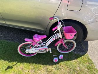 Girl 18" bike with training wheels