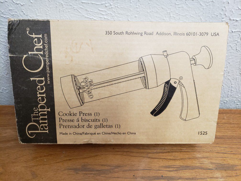 Pampered Chef Cookie Press w/ Childs Apron