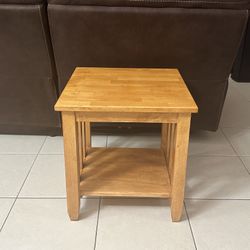 ⭐️⭐️⭐️ Solid Wood End Table / Side Table / Coffee Table, In Very Good Condition ⭐️⭐️⭐️