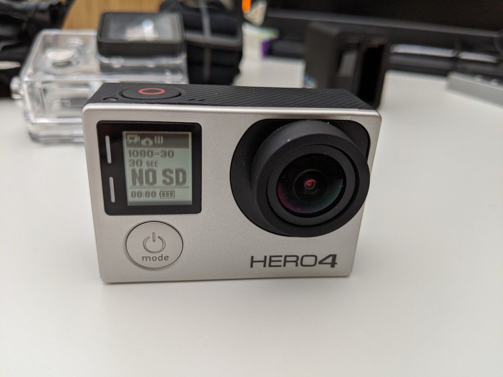 GoPro Hero 4 + 2 batteries + head strap + wrists trap