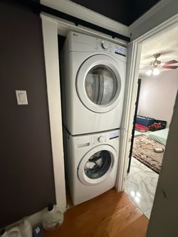 LG stackable washer and gas dryer set