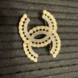 Vintage Women brooch