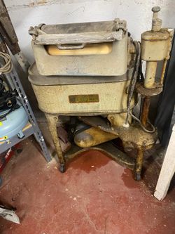 1943 Maytag ringer Washing Machine