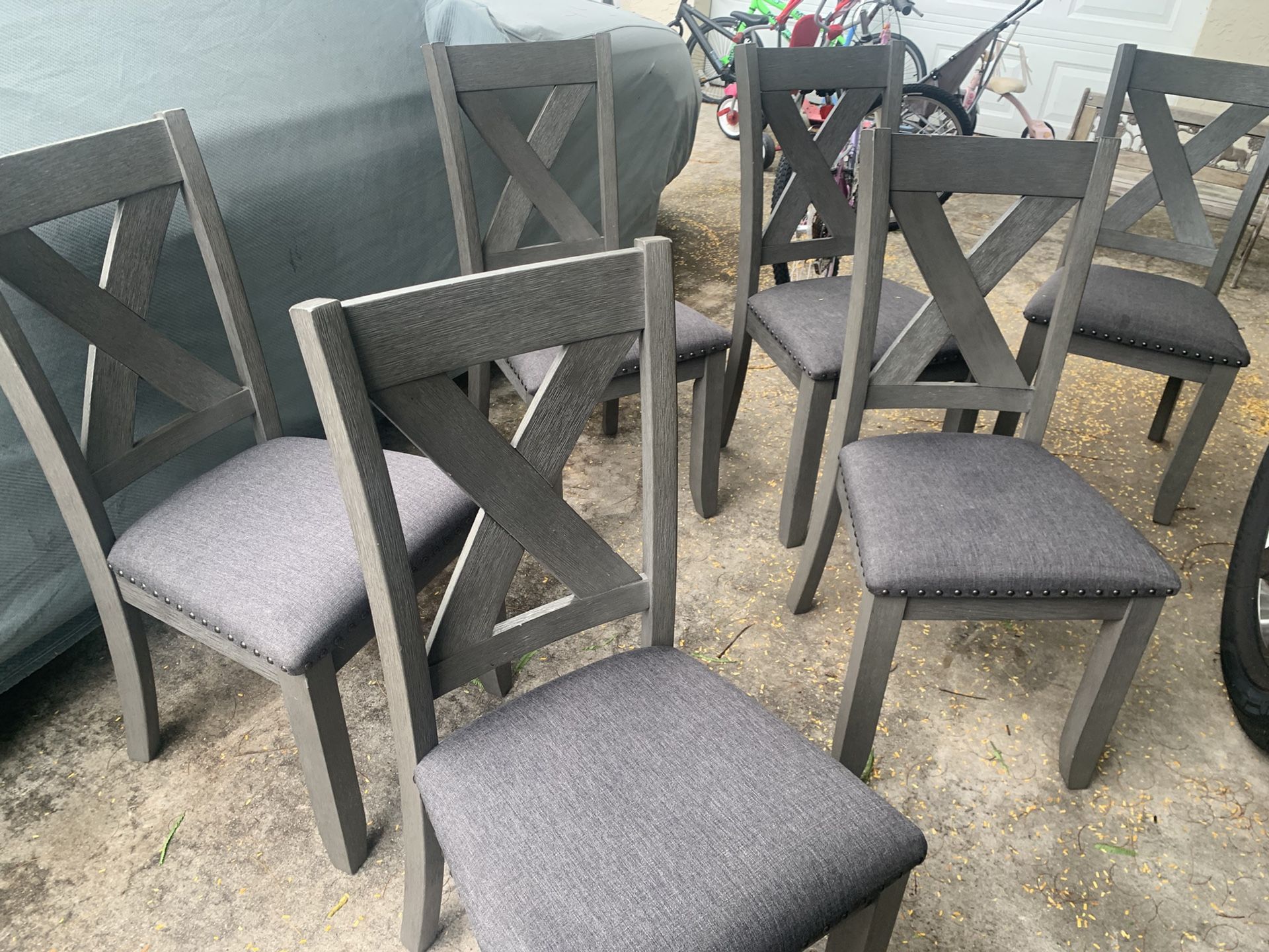 6 Chairs Like New