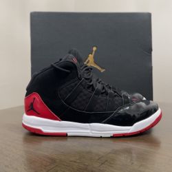 Nike Boys 2Y Black Red Jordan Max Aura