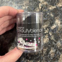 NEW THE ORIGINAL BEAUTYBLENDER PRO $10!
