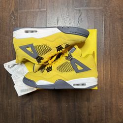 Jordan 4 Retro Lightning 2021 Size 10.5