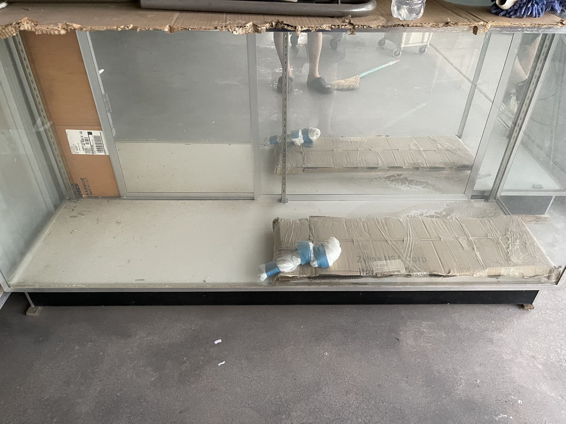 Display Show Cases 2 Of Them 4 Feet And One 6 Feet Like Brand New only Been Used Few Months And Kept In Good Conditions