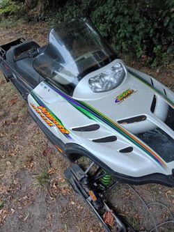 Arctic cat powder special 600 snowmobile