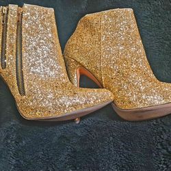 Size 7 1/2 High Hill Shoes 