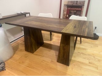 Table &. 4 Chairs