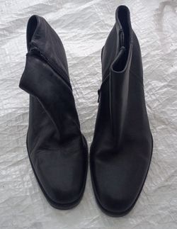 Black Leather Ankle Boots with Side Zip size 8.5 women's