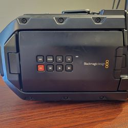 Black magic URSA MINI 4K EF MOUNT MAKE OFFER