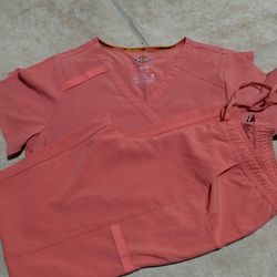  Women Scrubs Size Small Amazing Condition  7 Sets  85 Dollars For All
