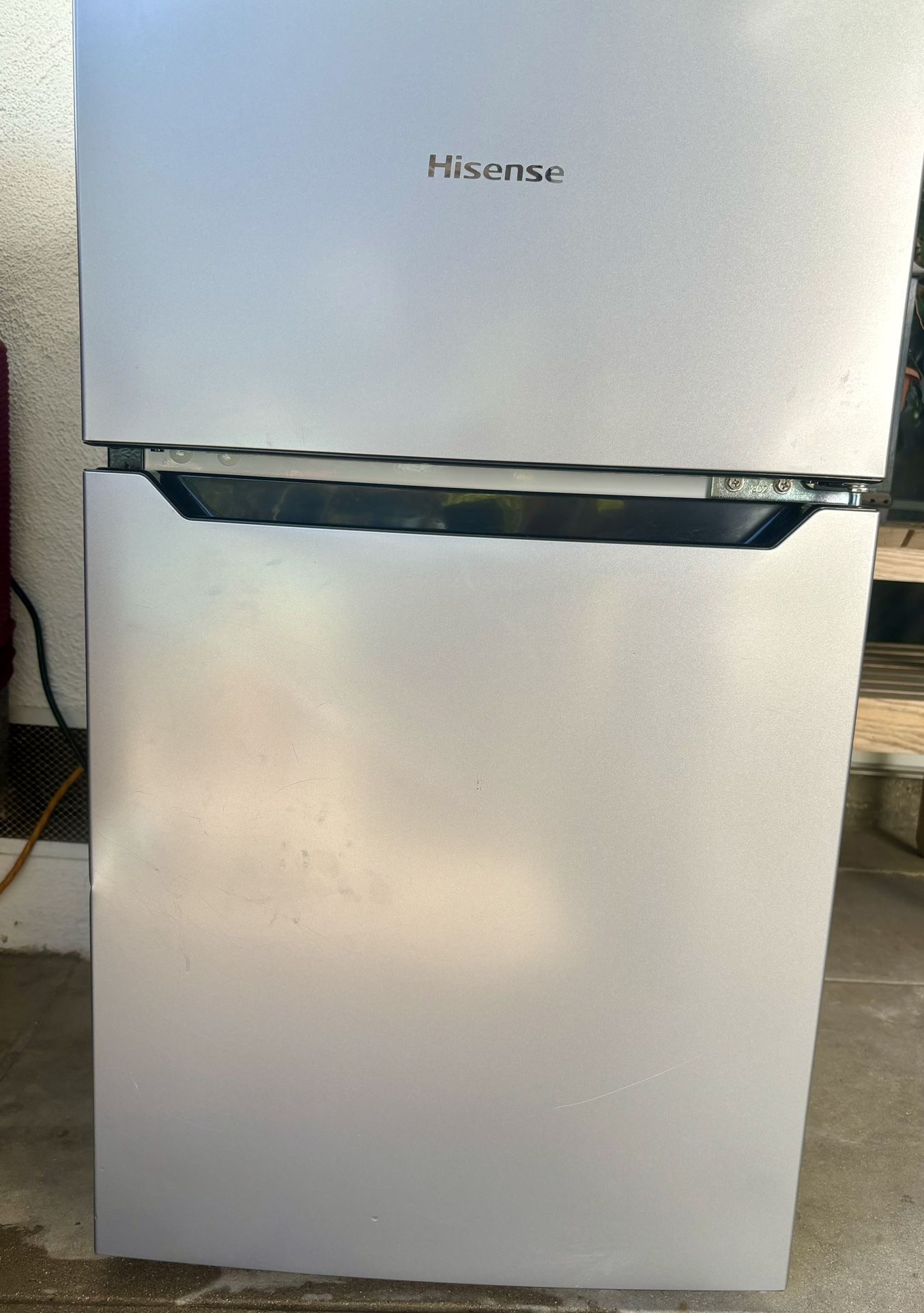 Hisense 3.1-cu ft Mini Fridge with Freezer (Sliver) ENERGY STAR