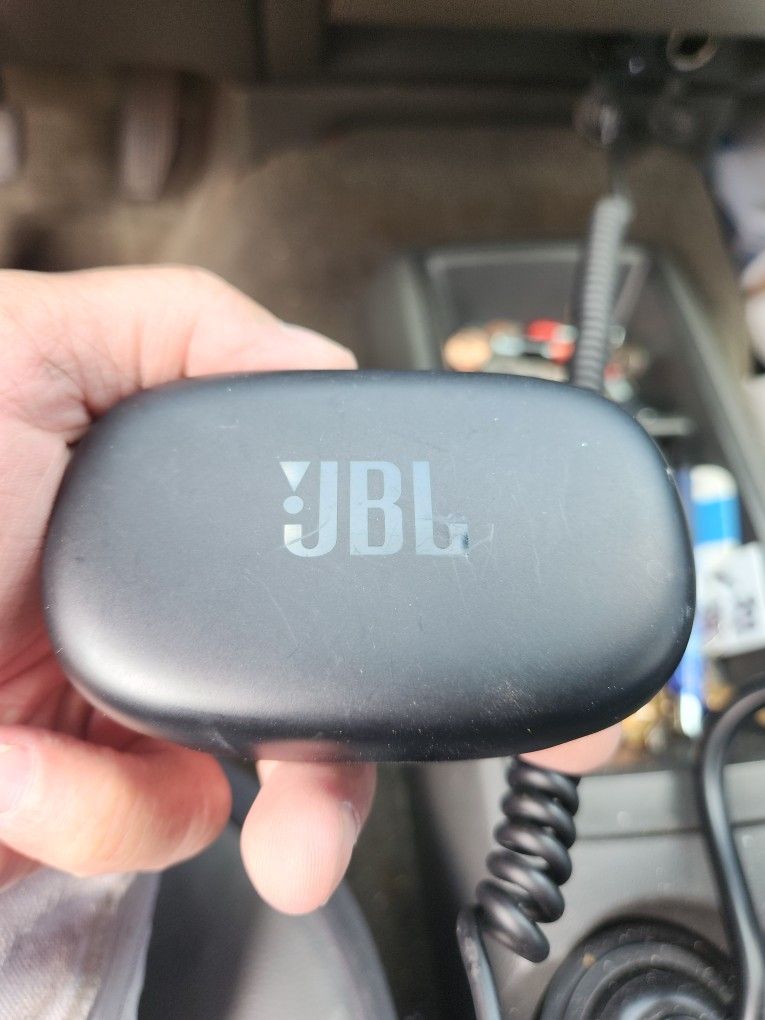 Jbl Bluetooth Ear Buds With Charging Box