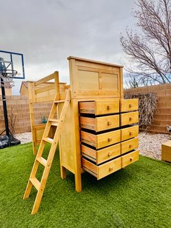 BEAUTIFUL EPOCH KENAI LOFT BED WITH LADER-NATURAL BIRCH- BEDROOM OR DORM FURNITURE ( FREE DELIVERY 🚚 FIRST FLOOR ) GREAT CONDITION 👌🏻🥰