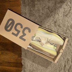 Yeezy Size 6 Men Brand New 