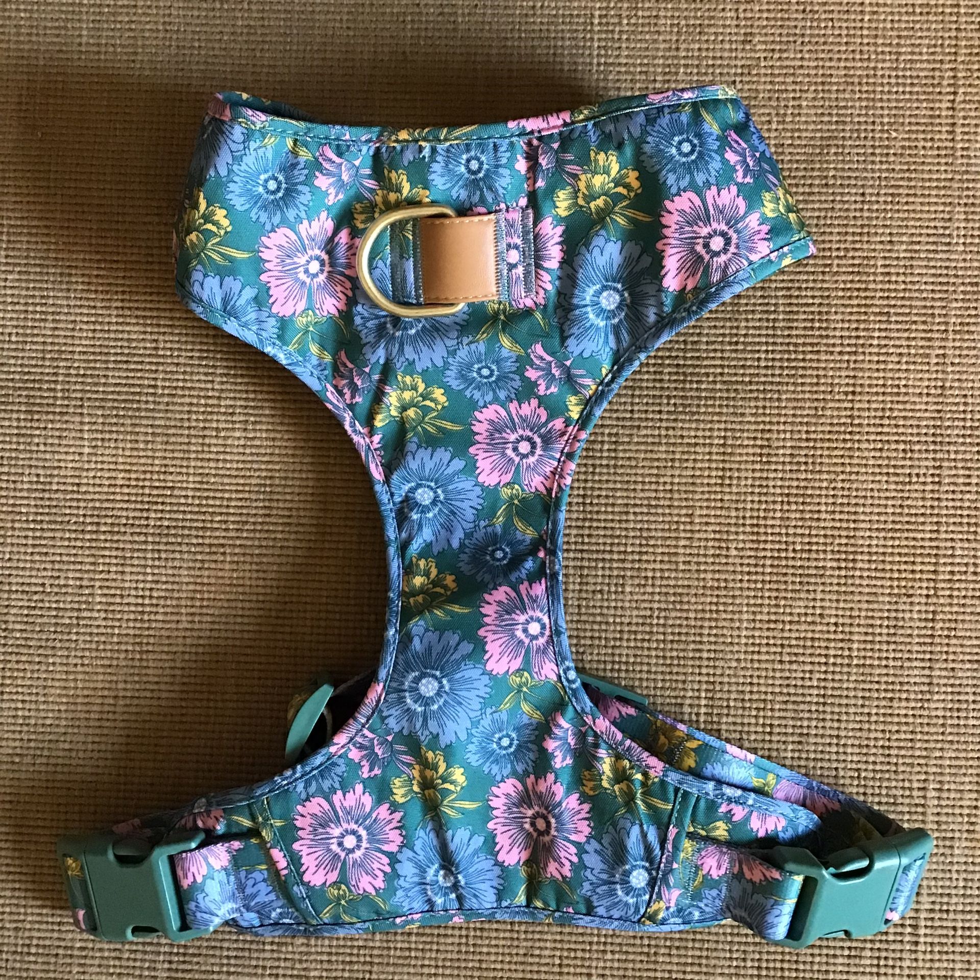NWOT Top Paw Floral Female Dog Harness (XL)