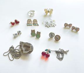 Mixed Lot of Earrings, Rings, & Necklaces Jewelry 