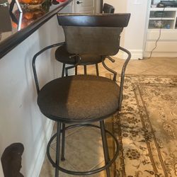 2 Bar Chairs Great Condition. 