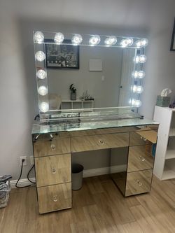 Mirrored Vanity Table with Hollywood Lighted Mirror