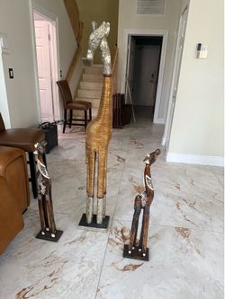 Safarri Statues