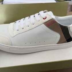  Burberry Sneakers 