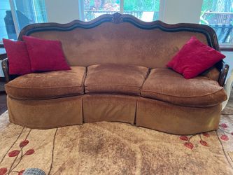 Traditional Vintage couch