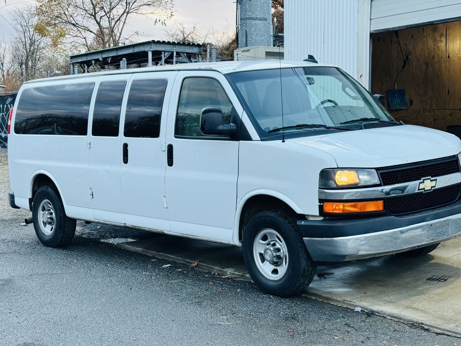 2016.   Chevy Express G350.  15 People Extended 