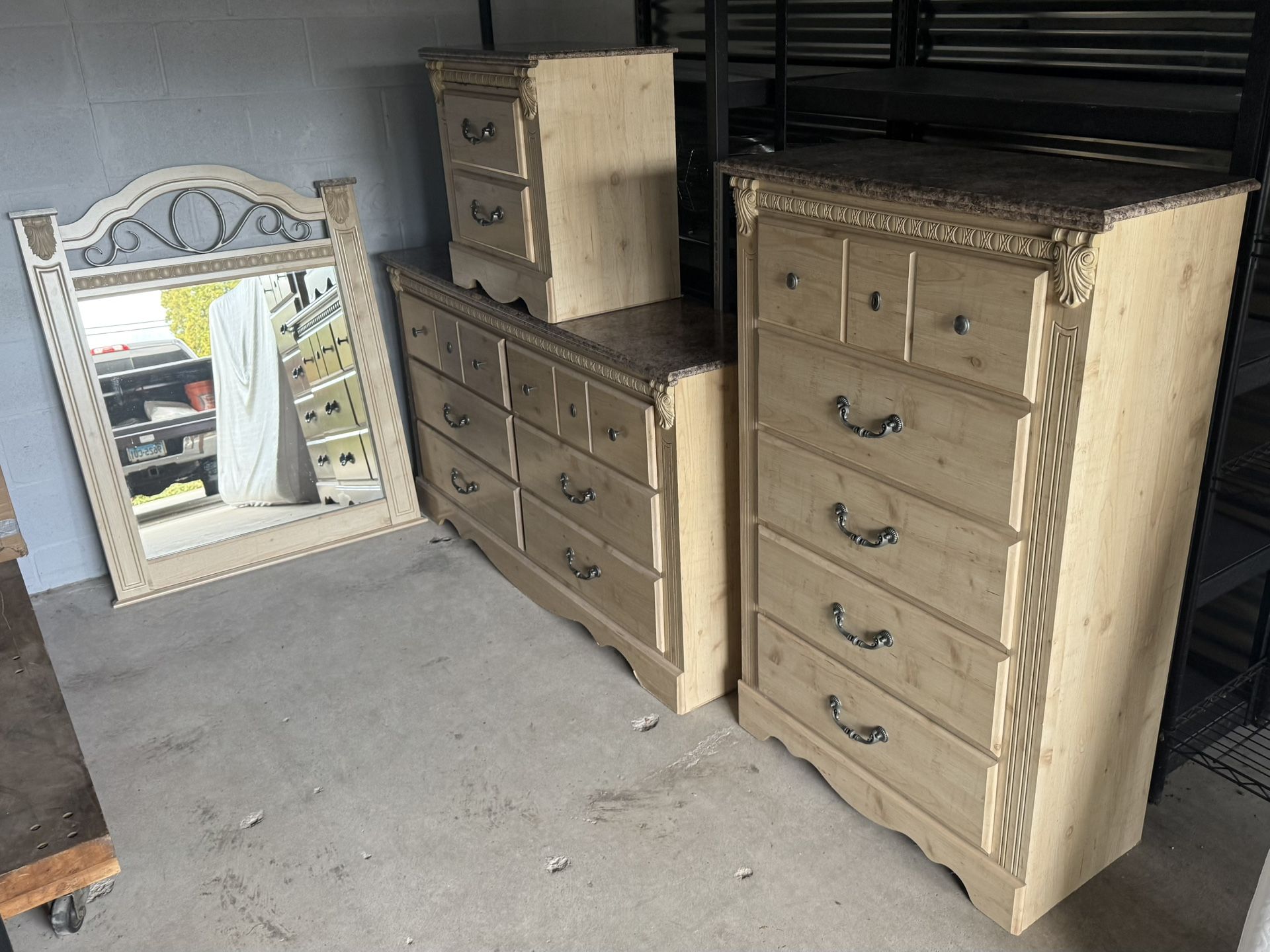 Bedroom Set Dresser-Chest-Nightstand-Mirror Dresser