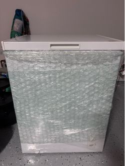 Insignia Chest Freezer 5.0 cubic feet