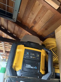 Dewalt 20V light 5000 lumen bluetoorh compatible