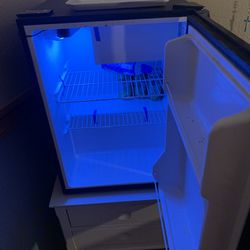 Mini Fridge With Tiny Freezer Compartment