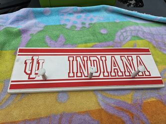 I U  Shirt Wall Hanger