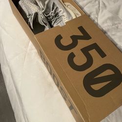 Yeezy Sneakers 