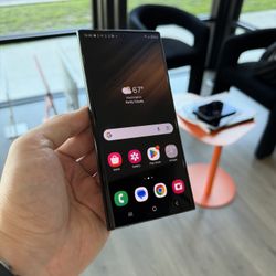 Samsung galaxy S22 Ultra 128GB Unlocked to any carrier! 90 day warranty! We offer financing!