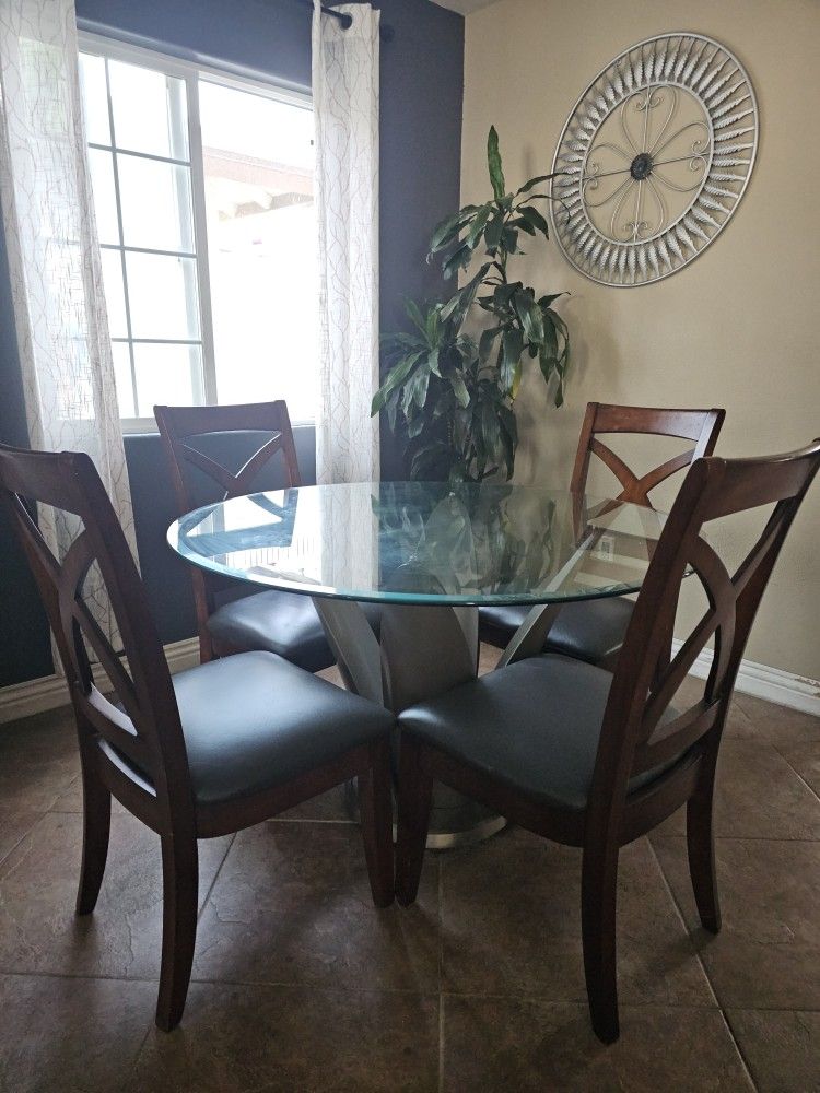 Dining Table + 4 Chairs