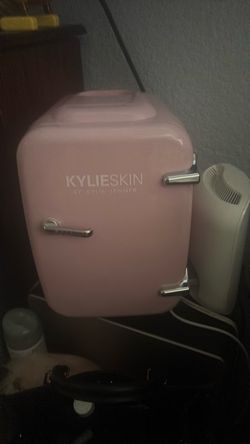 Kylie skin Mini refrigerator, pink