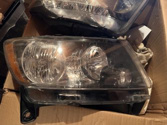 2011-2013 Jeep Grand Cherokee Headlights
