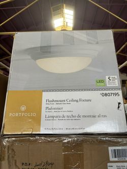 Flushmount ceiling fixture 