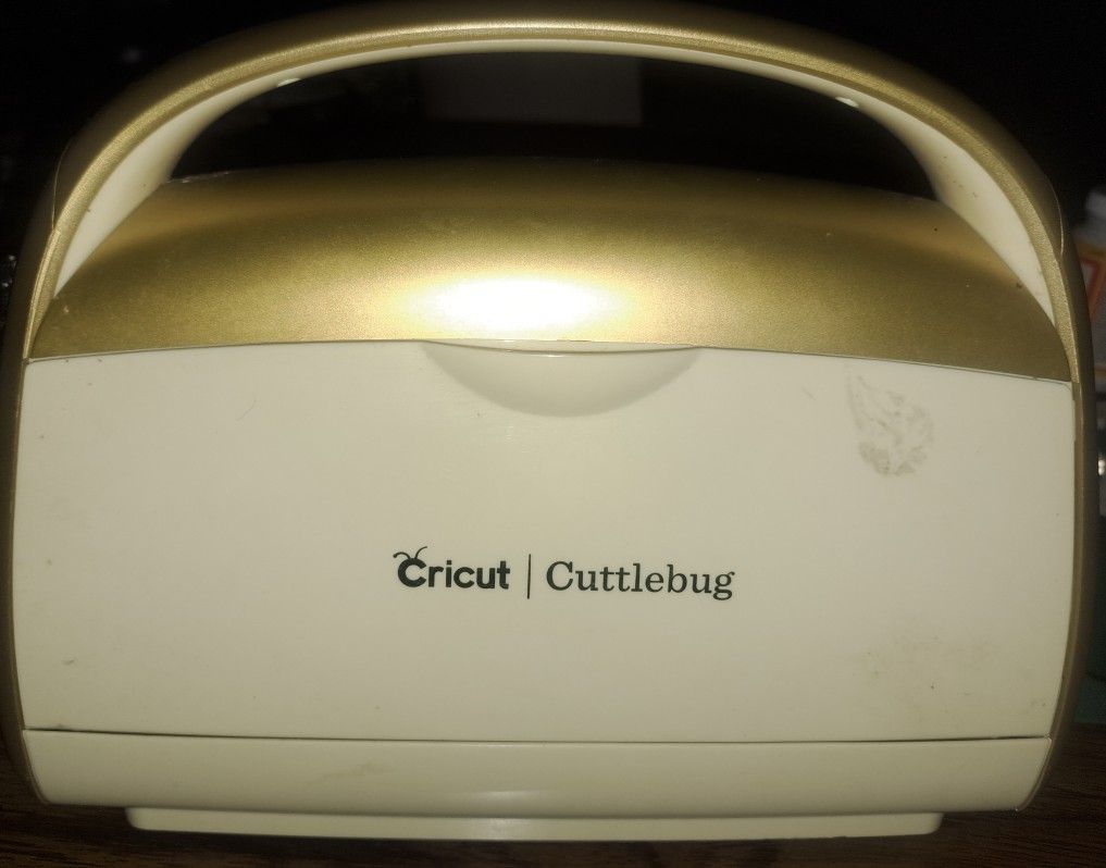 Cuddlebug Embossing Machine